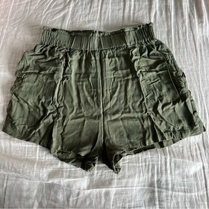 NWOT Emma Knudsen Andie Short - Olive - Size Small